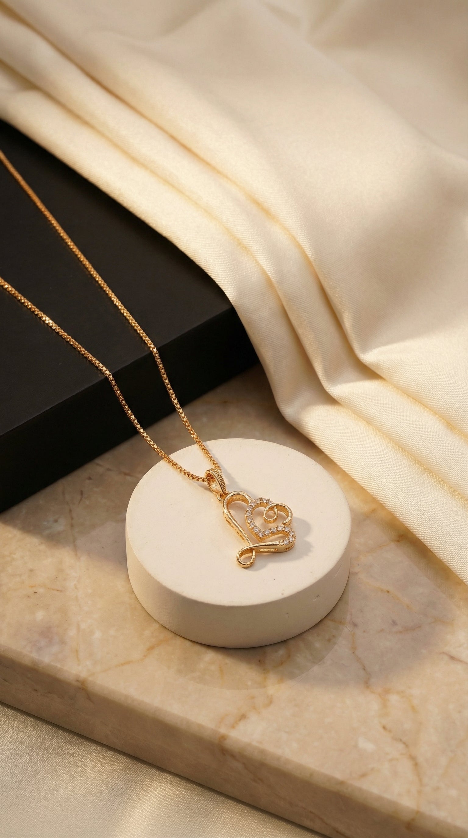 Elegant Infinity Heart Love Pendant Necklace