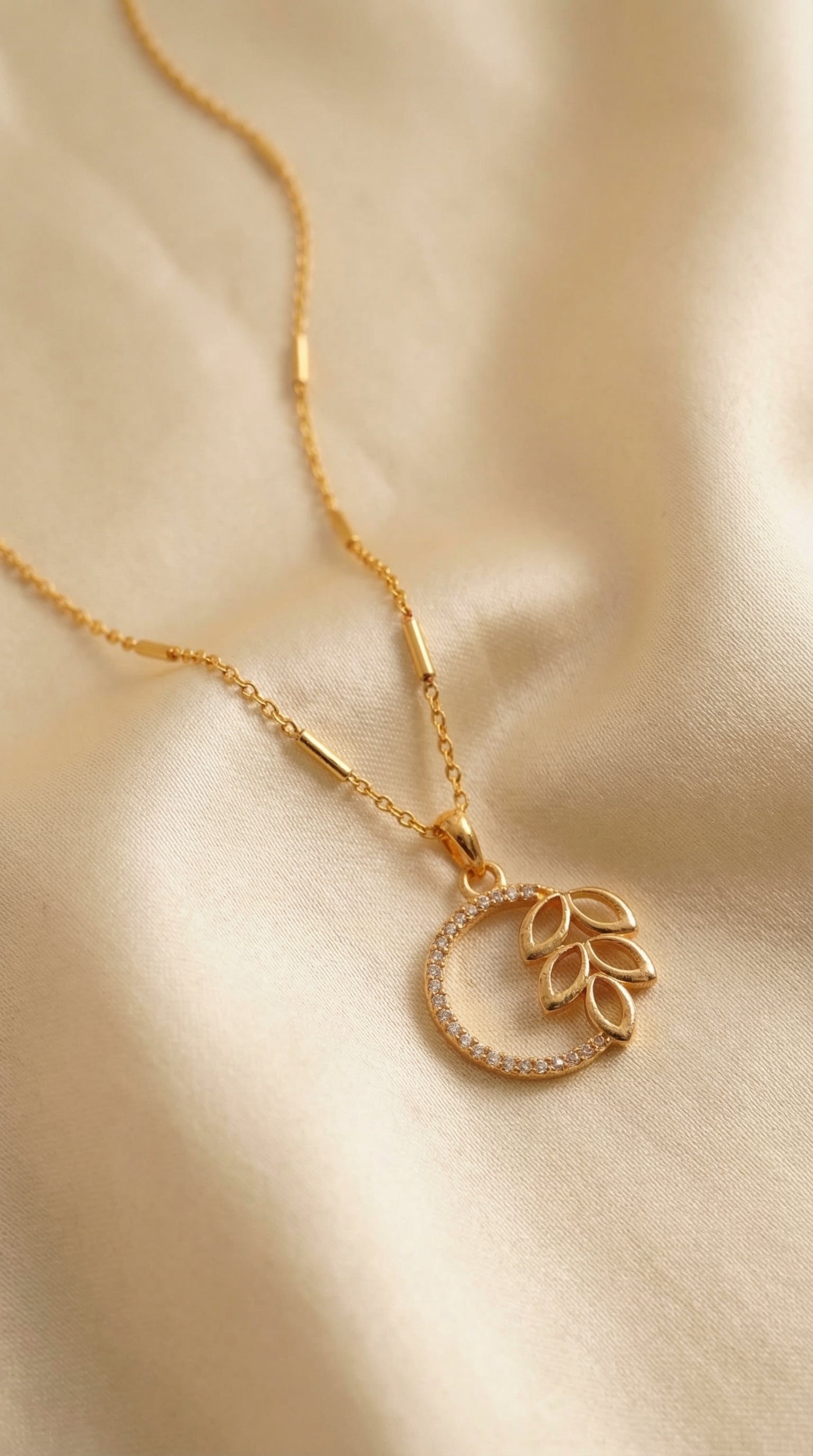 Rose Gold Crystal Leaf Circle Pendant Necklace