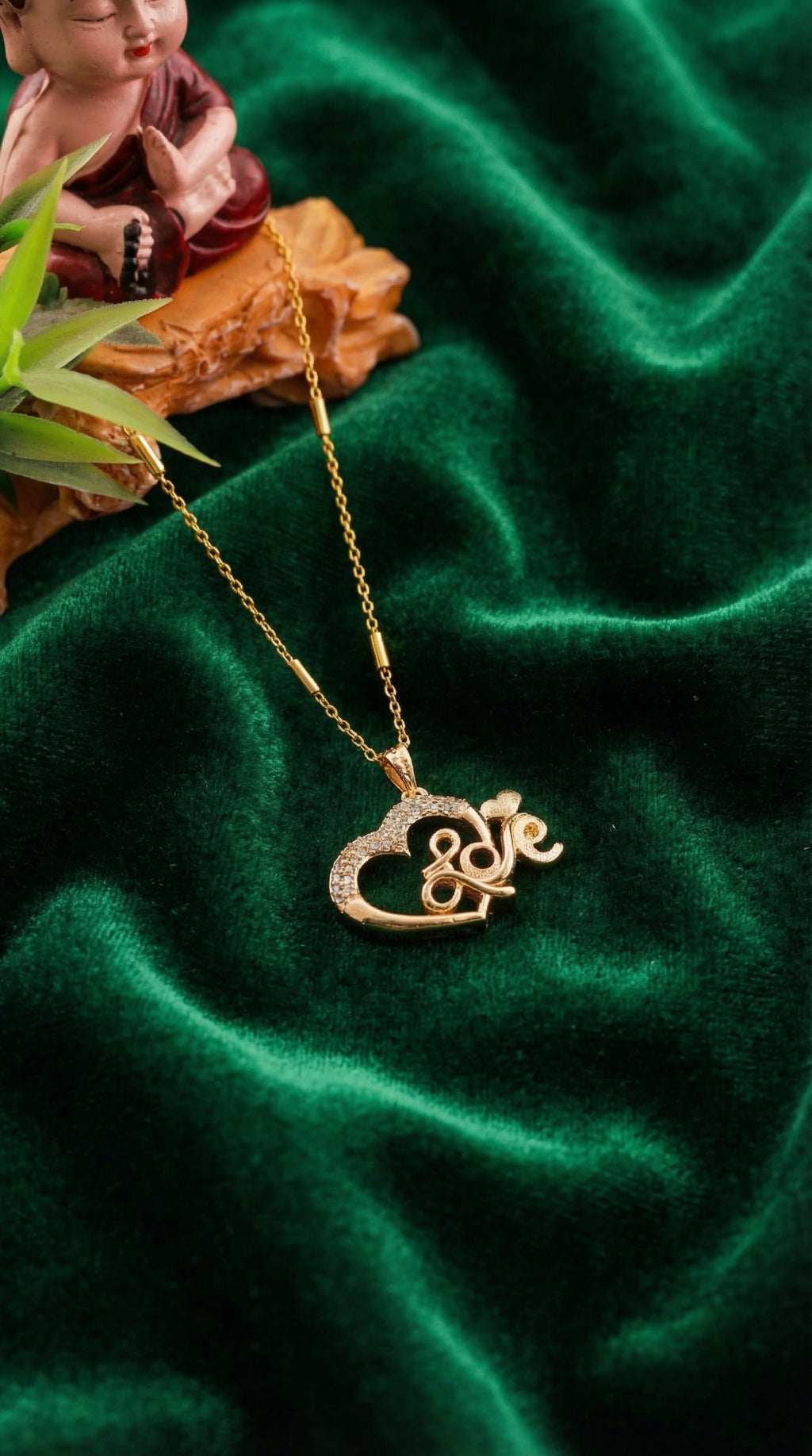 Elegant Love Heart Pendant Necklace